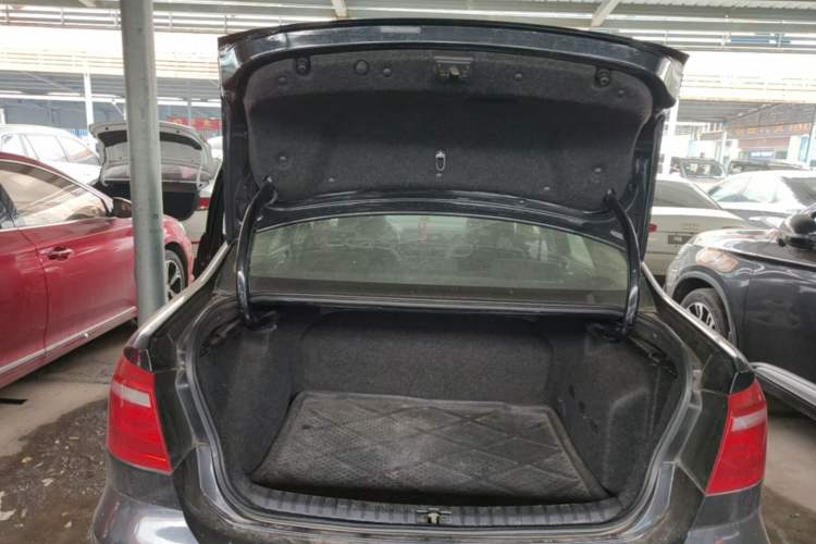 Used Volkswagen Bora 2014 1.6L Manual Fashion Edition Trunk