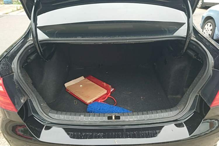 Used Volkswagen Bora 2014 1.6L Automatic Fashion Model Trunk