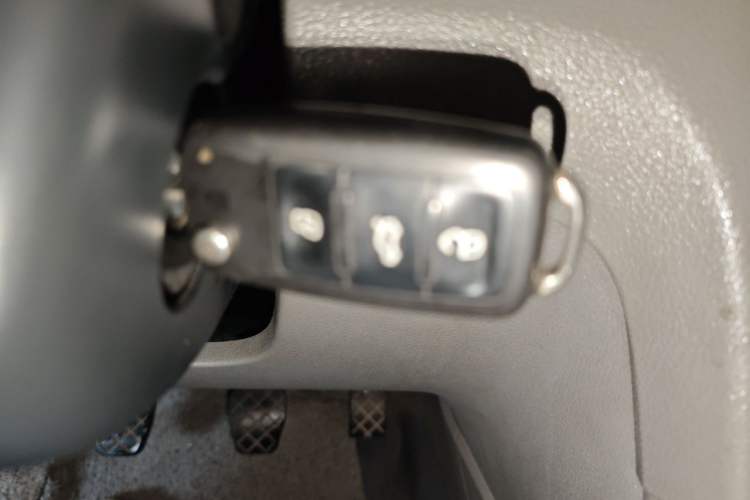 Used Volkswagen Bora 2014 1.6L Manual Fashion Edition Vehicle Key