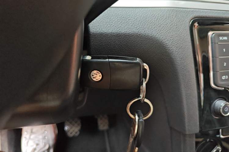 Used Volkswagen Bora 2014 1.6L Manual Comfort Model Vehicle Key