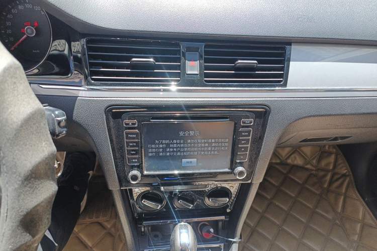 Used Volkswagen Bora 2014 1.6L Automatic Comfort Model Audio And AC Panel