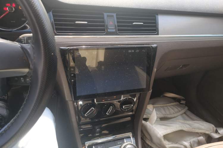 Used Volkswagen Bora 2014 1.6L Manual Comfort Model Audio And AC Panel
