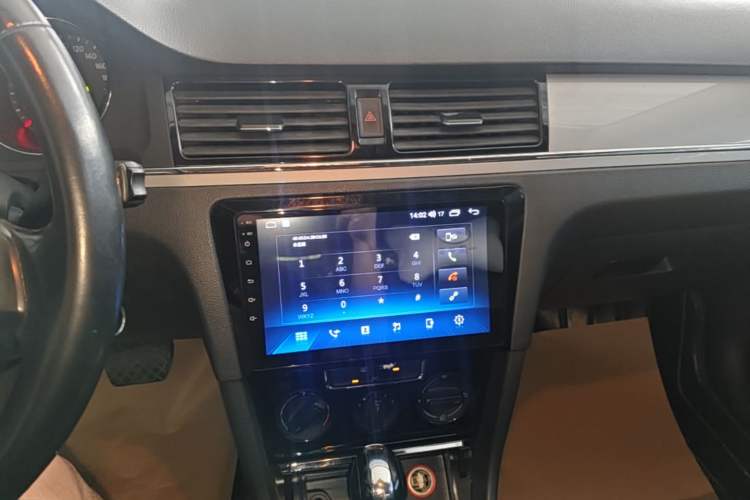 Used Volkswagen Bora 2014 1.6L Automatic Fashion Model Audio And AC Panel