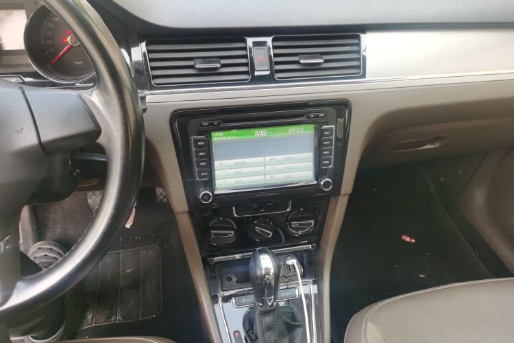 Used Volkswagen Bora 2014 1.6L Automatic Comfort Model Audio And AC Panel