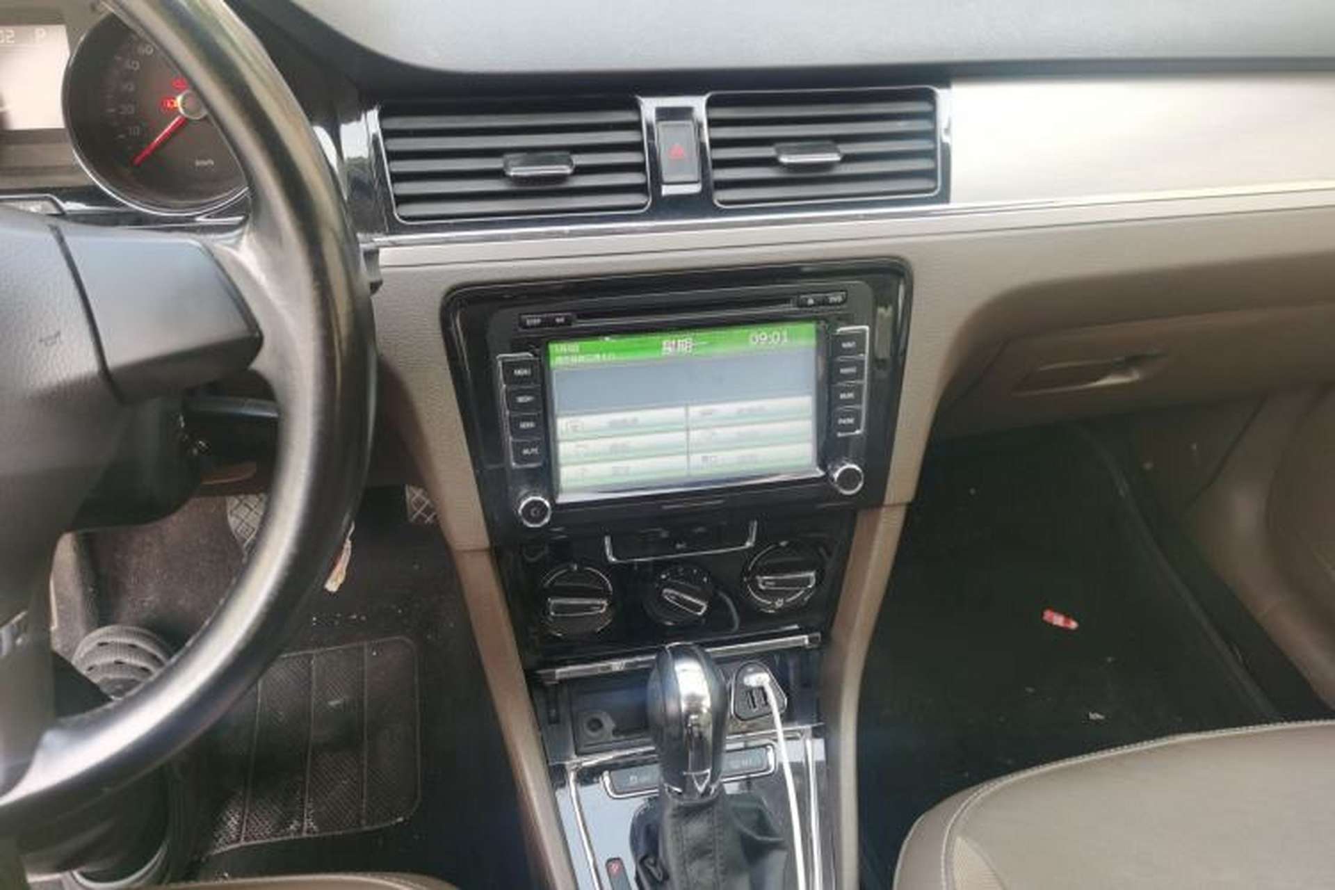 Used Volkswagen Bora 2014 1.6L Automatic Comfort Model Audio And AC Panel