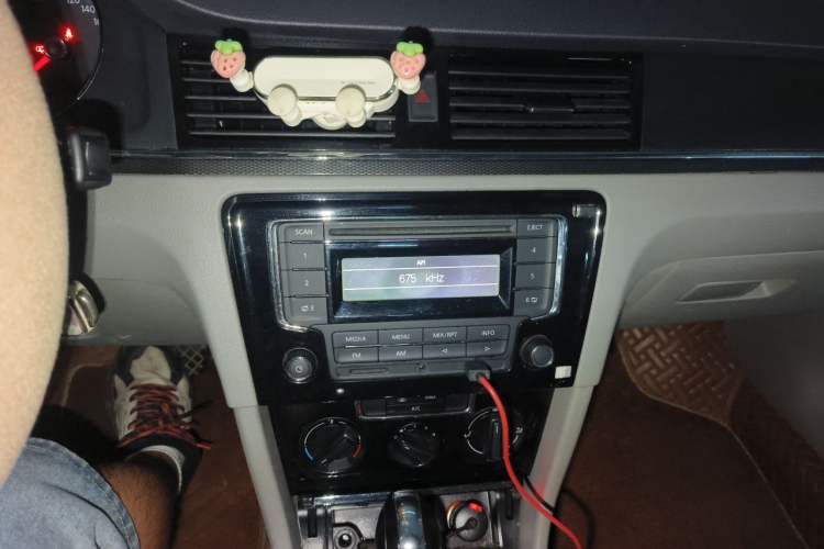 Used Volkswagen Bora 2014 1.6L Automatic Fashion Model Audio And AC Panel
