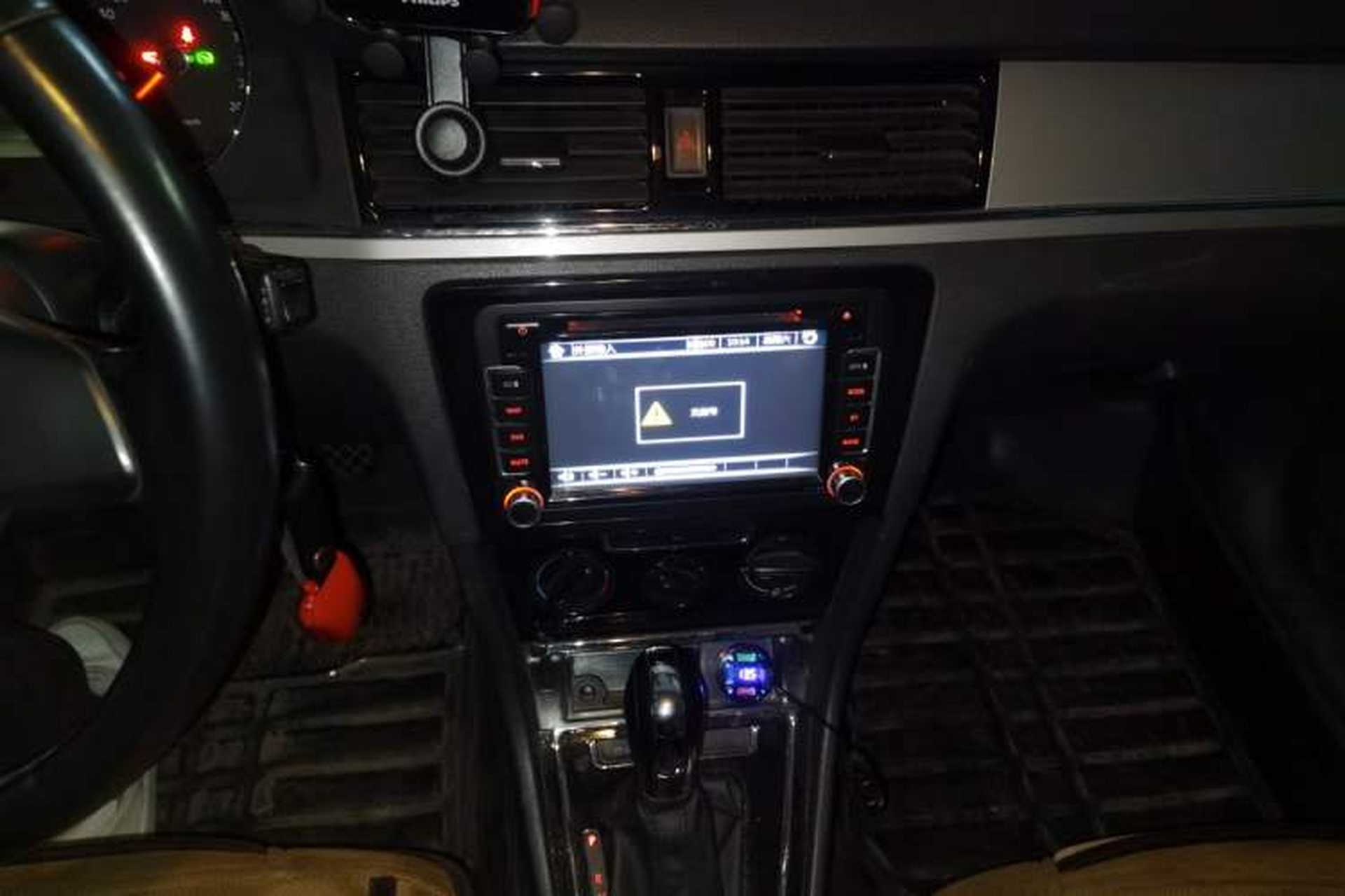 Used Volkswagen Bora 2014 1.6L Automatic Fashion Model Audio And AC Panel