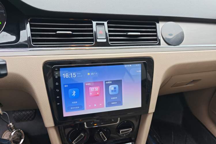 Used Volkswagen Bora 2014 1.6L Automatic Comfort Model Audio And AC Panel