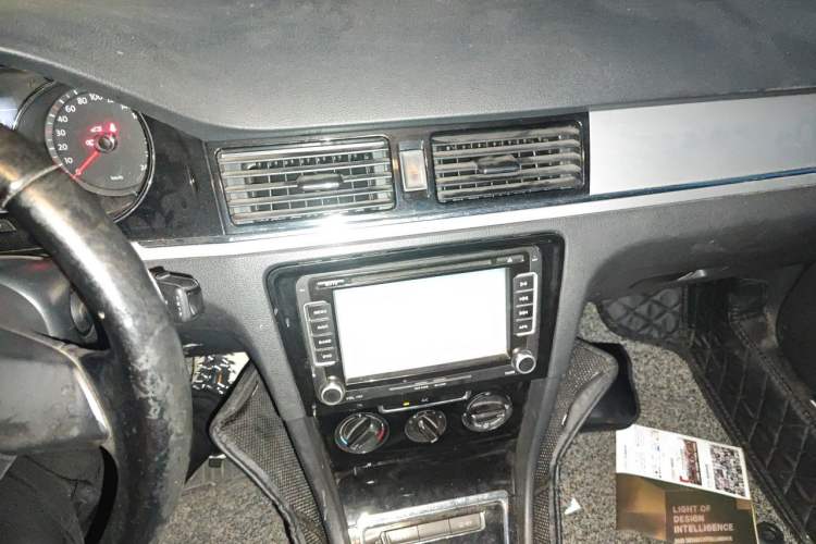 Used Volkswagen Bora 2014 1.6L Manual Comfort Model Audio And AC Panel