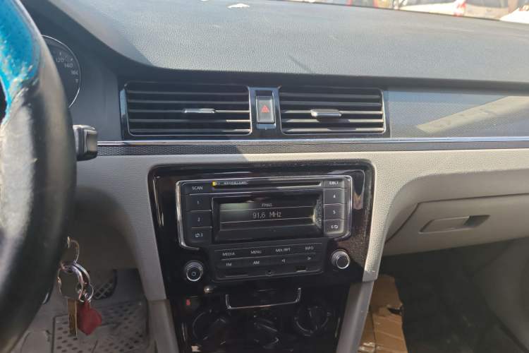Used Volkswagen Bora 2014 1.6L Manual Fashion Edition Audio And AC Panel