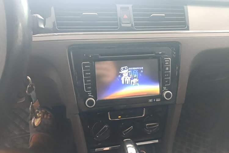 Used Volkswagen Bora 2014 1.6L Automatic Comfort Model Audio And AC Panel