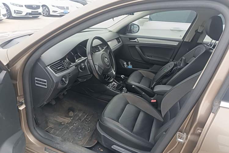Used Volkswagen Bora 2014 1.6L Manual Fashion Edition Driver Seat