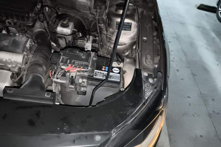 Used Volkswagen Bora 2014 1.6L Automatic Comfort Model Engine Bay Left