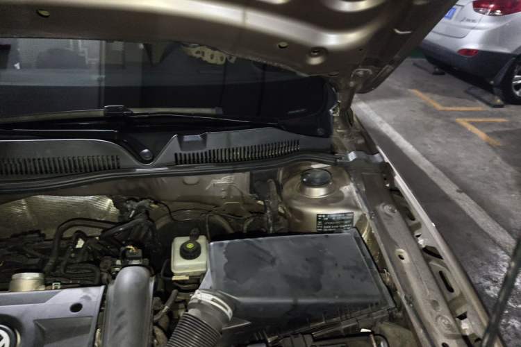 Used Volkswagen Bora 2014 1.4TSI Automatic Comfort Model Engine Bay Left