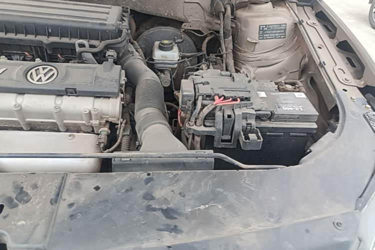 Used Volkswagen Bora 2014 1.6L Manual Fashion Edition Engine Bay Left