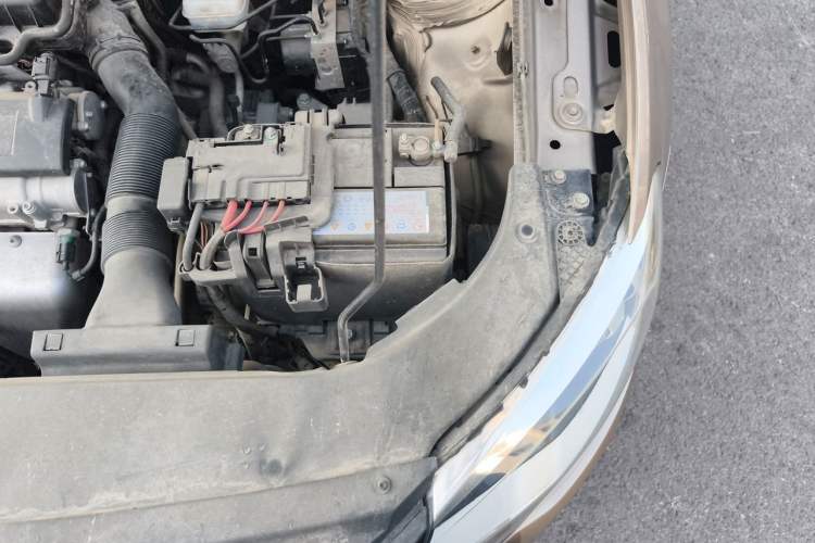 Used Volkswagen Bora 2014 1.6L Automatic Luxury Model Engine Bay Left