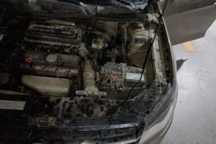 Used Volkswagen Bora 2014 1.6L Automatic Comfort Model Engine Bay Left