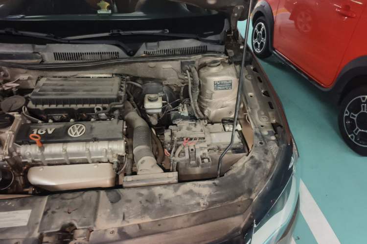 Used Volkswagen Bora 2014 1.6L Automatic Fashion Model Engine Bay Left