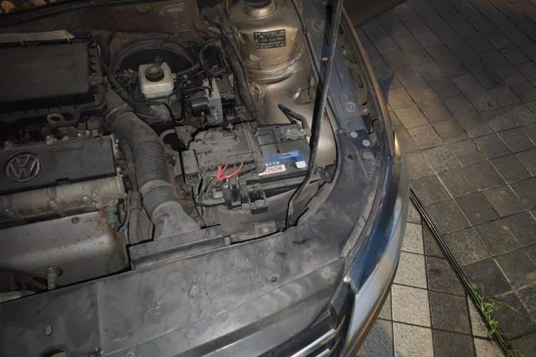 Used Volkswagen Bora 2014 1.6L Manual Comfort Model Engine Bay Left