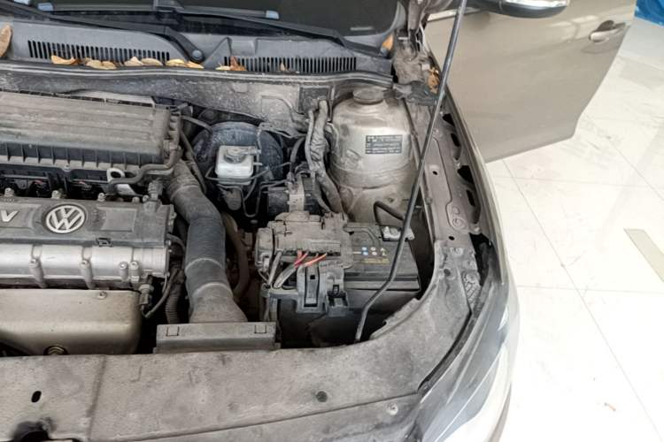 Used Volkswagen Bora 2014 1.6L Automatic Comfort Model Engine Bay Left