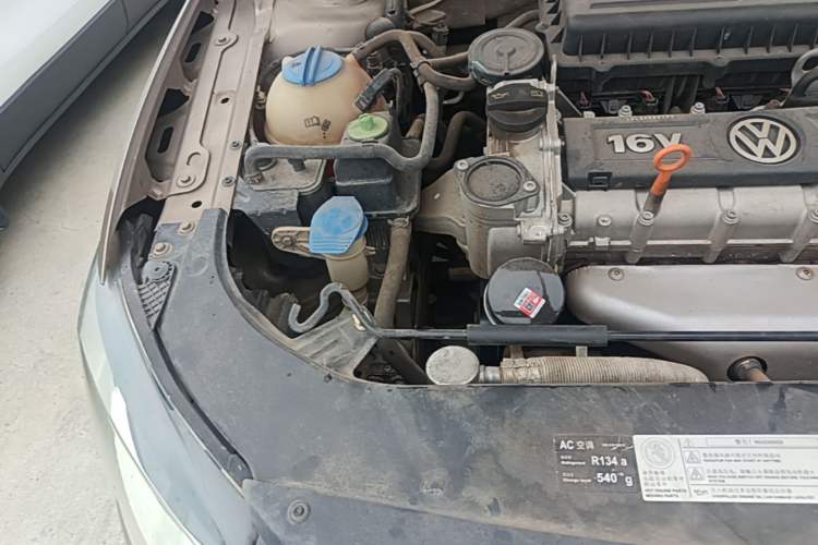 Used Volkswagen Bora 2014 1.6L Manual Fashion Edition Engine Bay Right