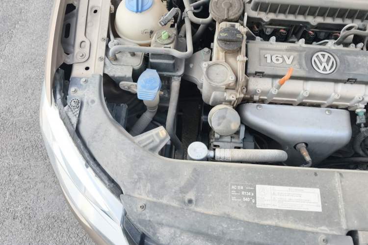 Used Volkswagen Bora 2014 1.6L Automatic Luxury Model Engine Bay Right