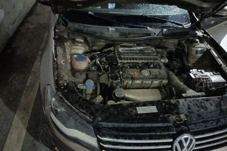 Used Volkswagen Bora 2014 1.6L Automatic Comfort Model Engine Bay Right