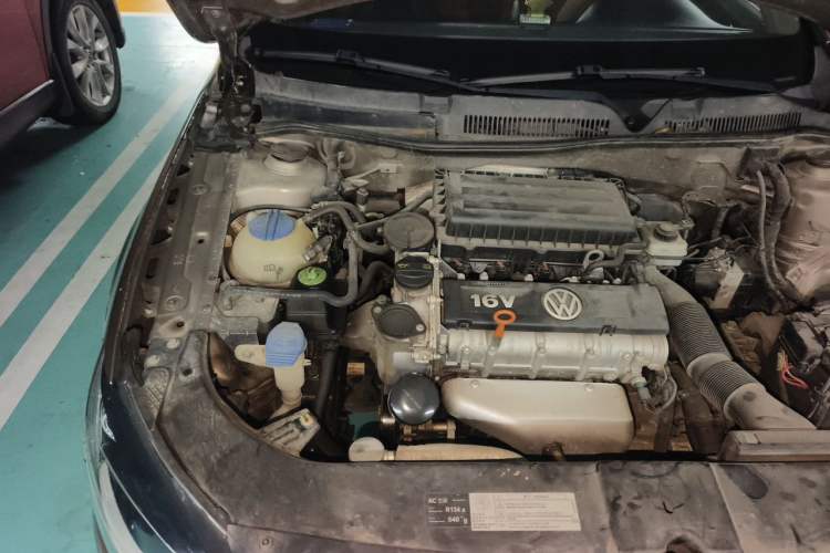 Used Volkswagen Bora 2014 1.6L Automatic Fashion Model Engine Bay Right