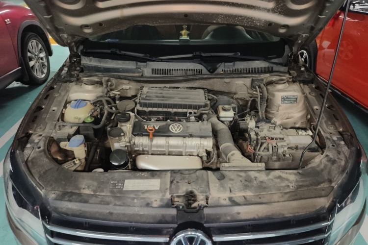 Used Volkswagen Bora 2014 1.6L Automatic Fashion Model Engine Bay