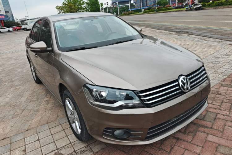 Used Volkswagen Bora 2014 1.6L Manual Comfort Model Front Right 45 Deg