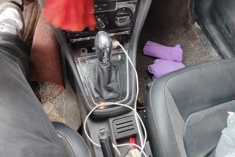 Used Volkswagen Bora 2014 1.6L Automatic Comfort Model Gear Lever