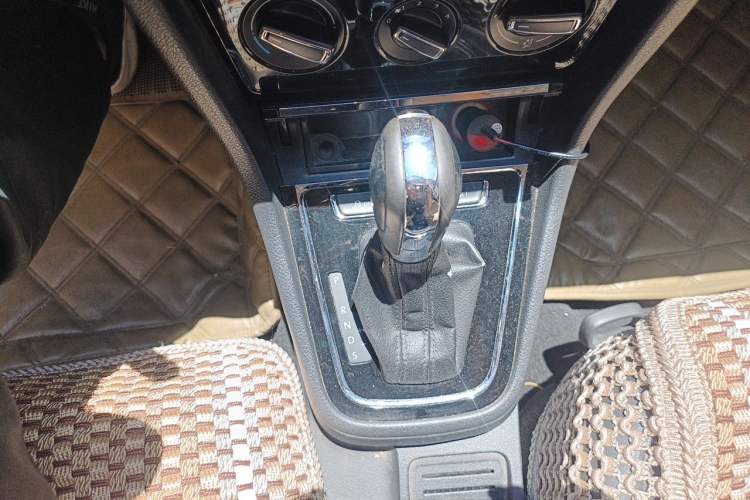 Used Volkswagen Bora 2014 1.6L Automatic Comfort Model Gear Lever