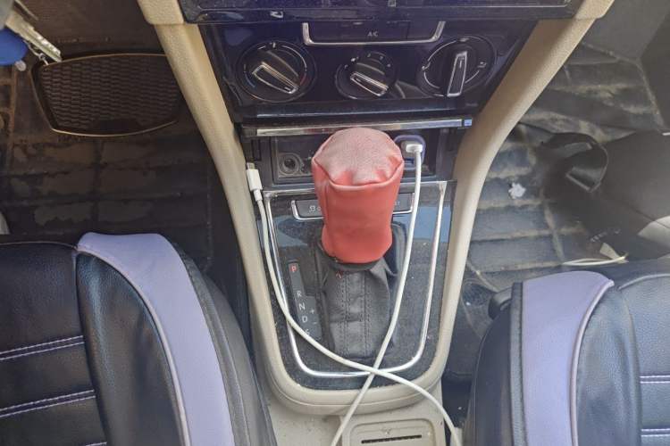 Used Volkswagen Bora 2014 1.4TSI Automatic Comfort Model Gear Lever