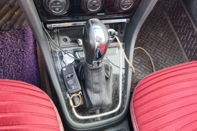 Used Volkswagen Bora 2014 1.6L Automatic Luxury Model Gear Lever