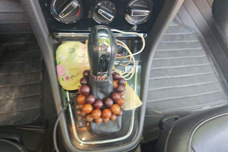 Used Volkswagen Bora 2014 1.4TSI Automatic Comfort Model Gear Lever