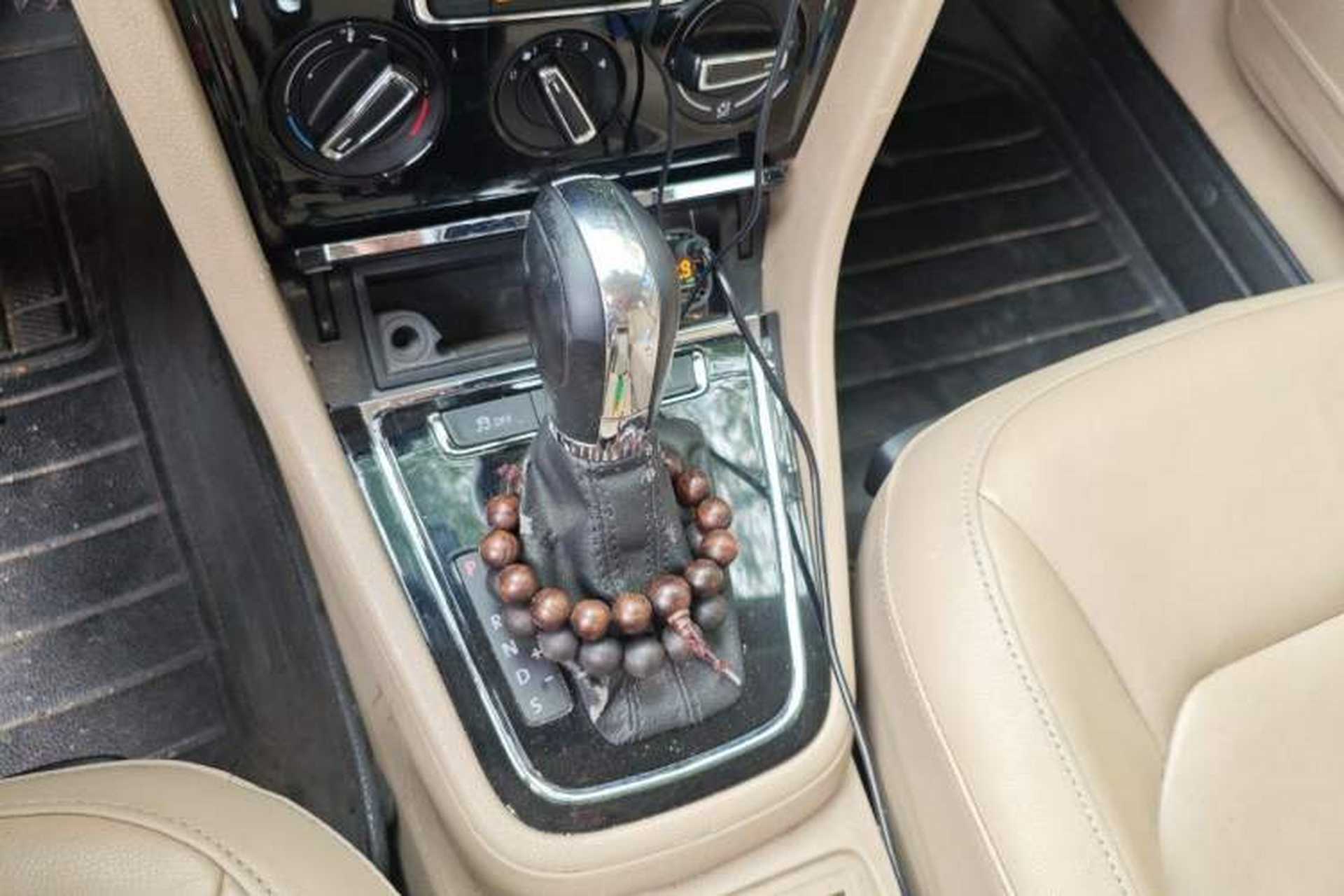 Used Volkswagen Bora 2014 1.6L Automatic Comfort Model Gear Lever