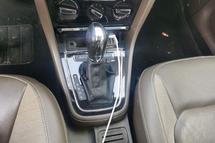 Used Volkswagen Bora 2014 1.6L Automatic Comfort Model Gear Lever