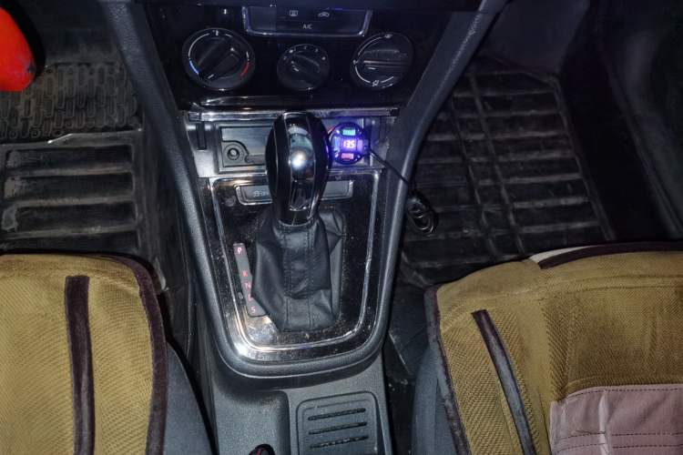 Used Volkswagen Bora 2014 1.6L Automatic Fashion Model Gear Lever