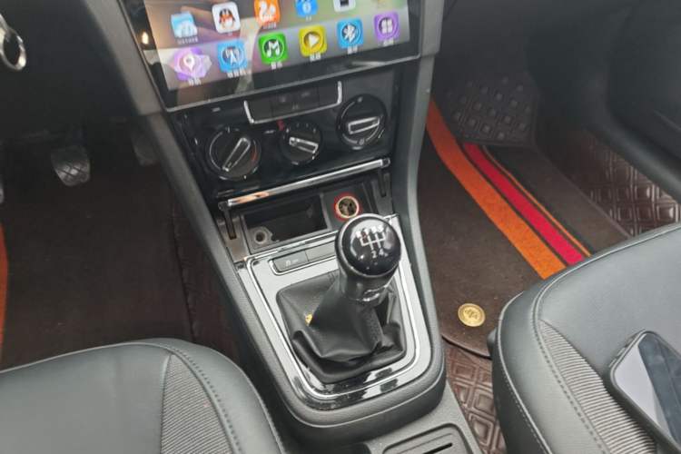 Used Volkswagen Bora 2014 1.6L Manual Comfort Model Gear Lever