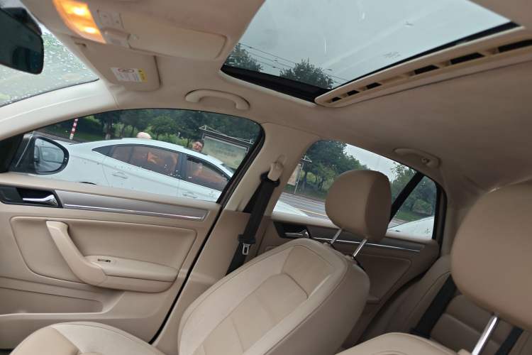 Used Volkswagen Bora 2014 1.6L Automatic Comfort Model Headliner