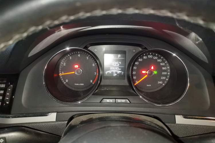 Used Volkswagen Bora 2014 1.6L Automatic Fashion Model Instrument Cluster