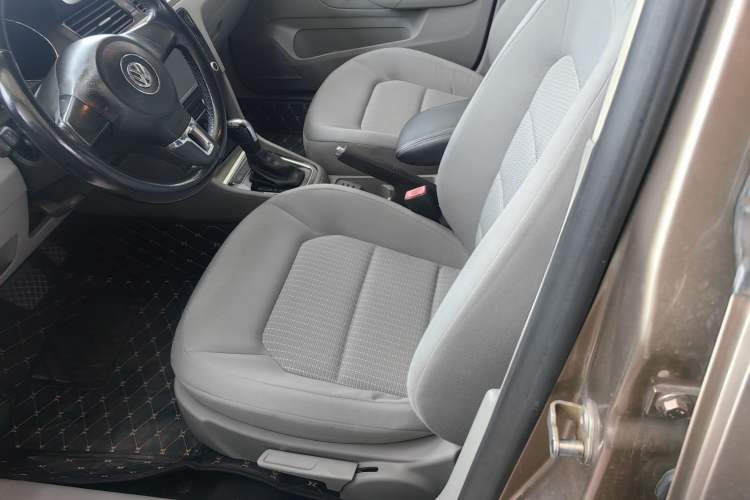 Used Volkswagen Bora 2014 1.6L Automatic Fashion Model Interior 1