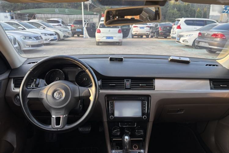 Used Volkswagen Bora 2014 1.6L Automatic Comfort Model Interior 1