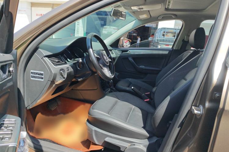Used Volkswagen Bora 2014 1.6L Automatic Comfort Model Interior 1