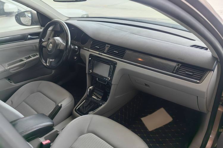 Used Volkswagen Bora 2014 1.6L Automatic Fashion Model Interior 3