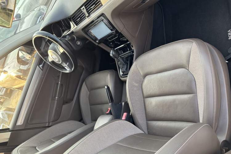 Used Volkswagen Bora 2014 1.6L Automatic Comfort Model Interior 3