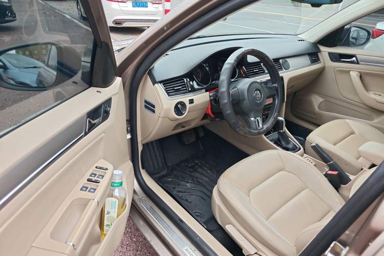 Used Volkswagen Bora 2014 1.6L Automatic Comfort Model Interior 3