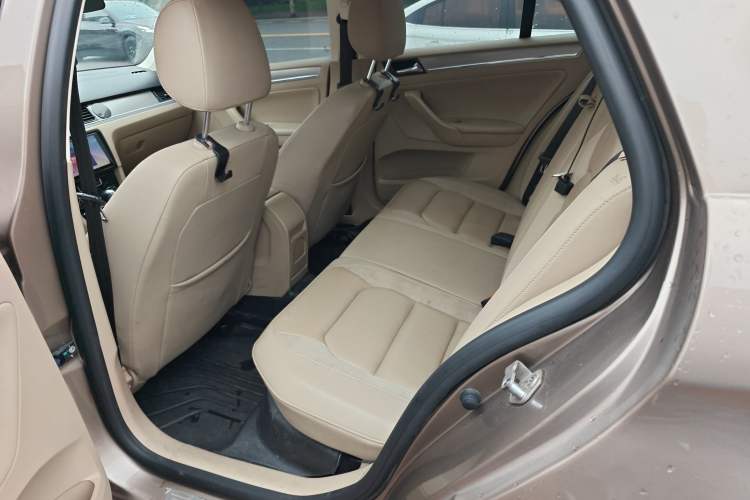 Used Volkswagen Bora 2014 1.6L Automatic Comfort Model Interior 4