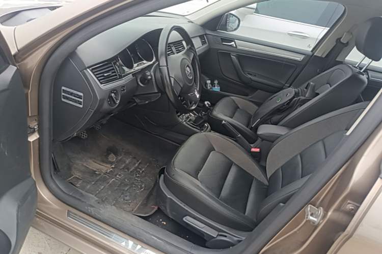 Used Volkswagen Bora 2014 1.6L Manual Fashion Edition Left Front Seat