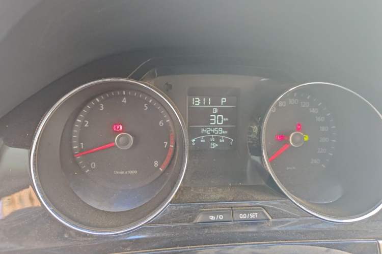 Used Volkswagen Bora 2014 1.4TSI Automatic Comfort Model Odometer Close Up